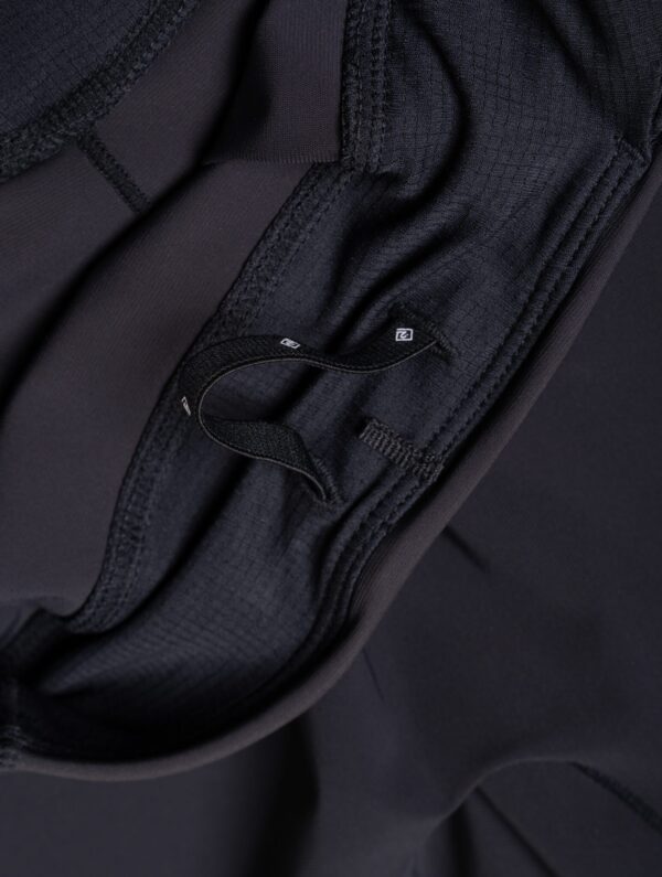 Ronhill Wmn's Tech Race Stretch Short R009 All Black - Image 7