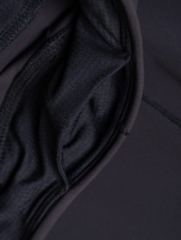 Ronhill Wmn's Tech Race Stretch Short R009 All Black - Image 6