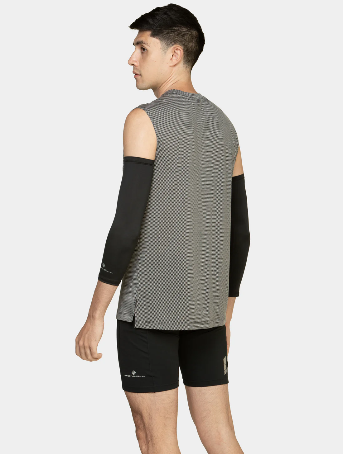 Ronhill Race Arm Sleeves R009 All Black - Image 3