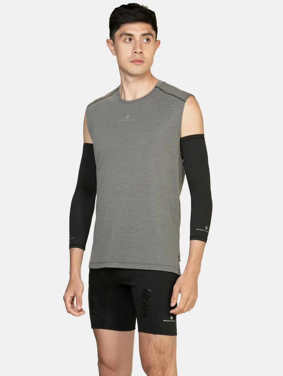 Ronhill Race Arm Sleeves R009 All Black - Image 2